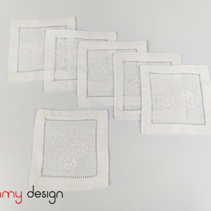 Set of 6 coasters hand-embroidered with white fireworks 10*10 cm